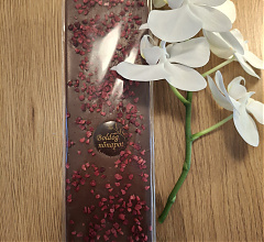 Táblás étcsokoládé liofilizált málnával100g